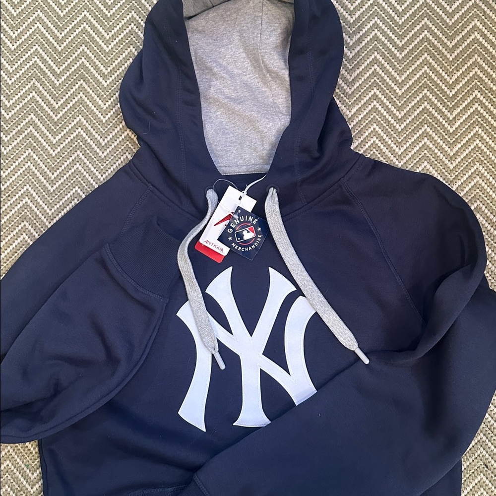 Antigua New York Yankees Dark Blue Hoodie with Light Gray Accents Small NWT